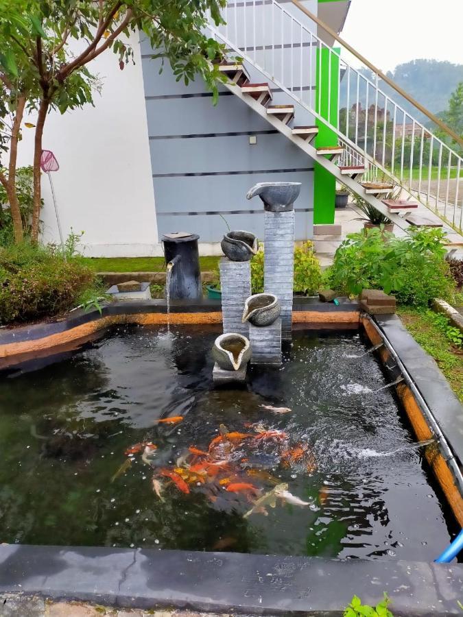 Maulana Hills Syariah Hotel Lembang Exterior photo