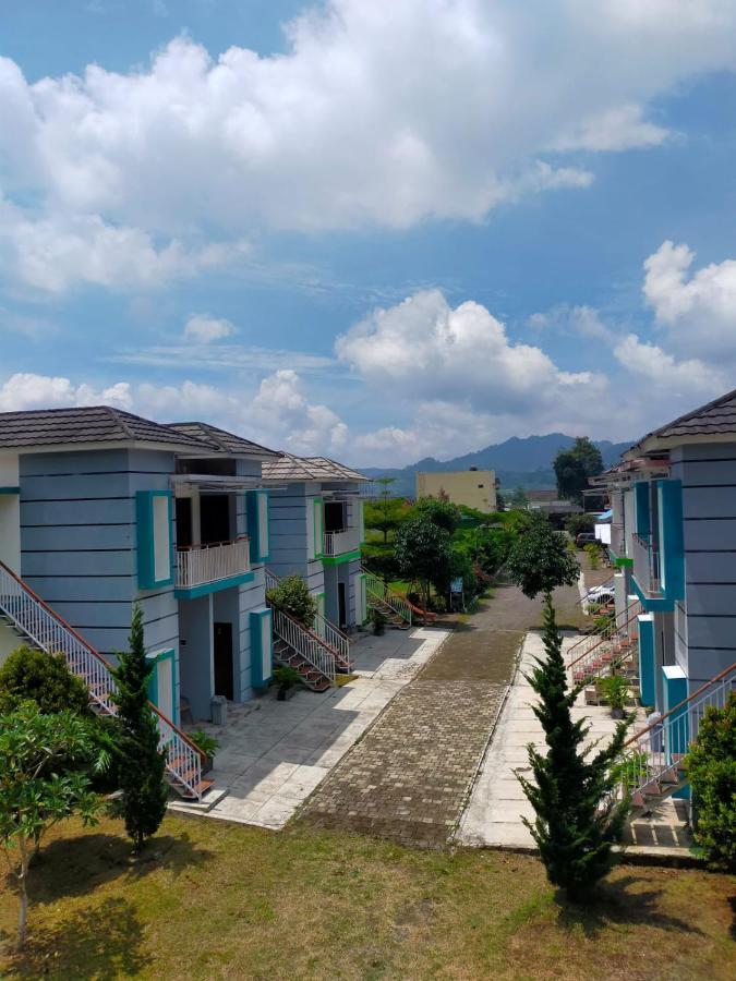 Maulana Hills Syariah Hotel Lembang Exterior photo